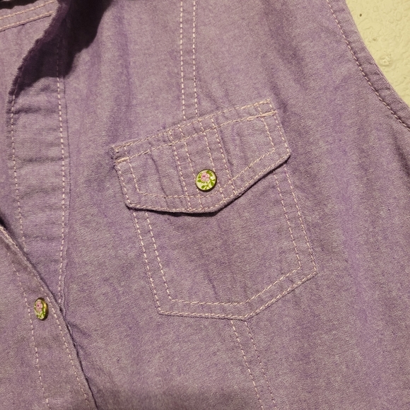 Brit & Brindle Sleeveless Button Down Top (SNAPS) - Picture 6 of 13
